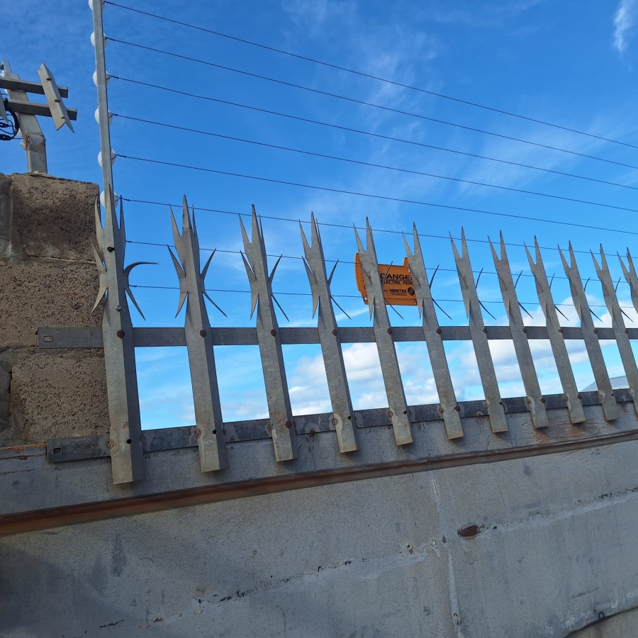 To Let Commercial Property for Rent in De Almeida Western Cape